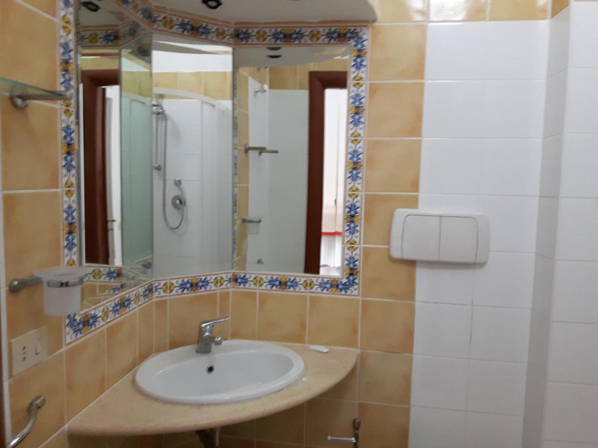 Hotel Parigino Palinuro Esterno foto